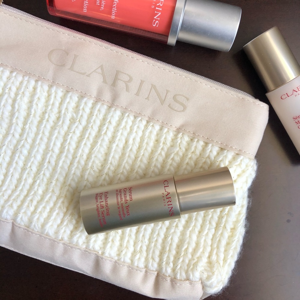 NWOT-Clarins Cream Knit Makeup Bag